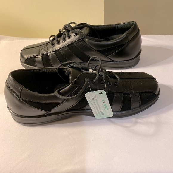 Apex Women's Eliza Black Striped Lace up Sneakers Size 8 - Picture 3 of 5